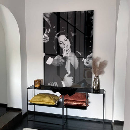 Lana Smoking – Glass