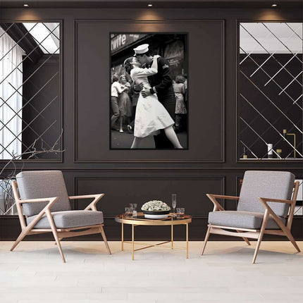 "Le Marin Qui s’embrasse"